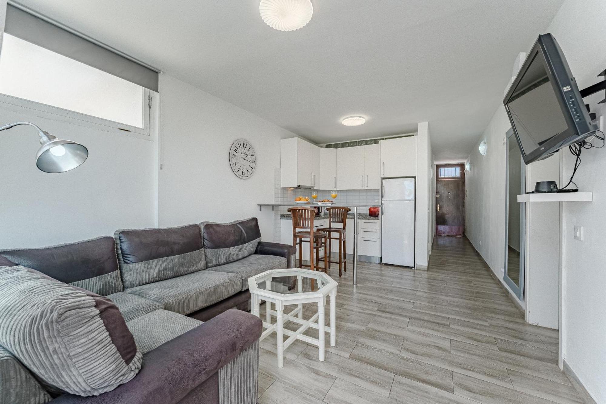 Primavera Tranquil Retreat 2-Bedroom Apartment With Balcony, Garden View & Fiber Wifi Arona  Exterior photo