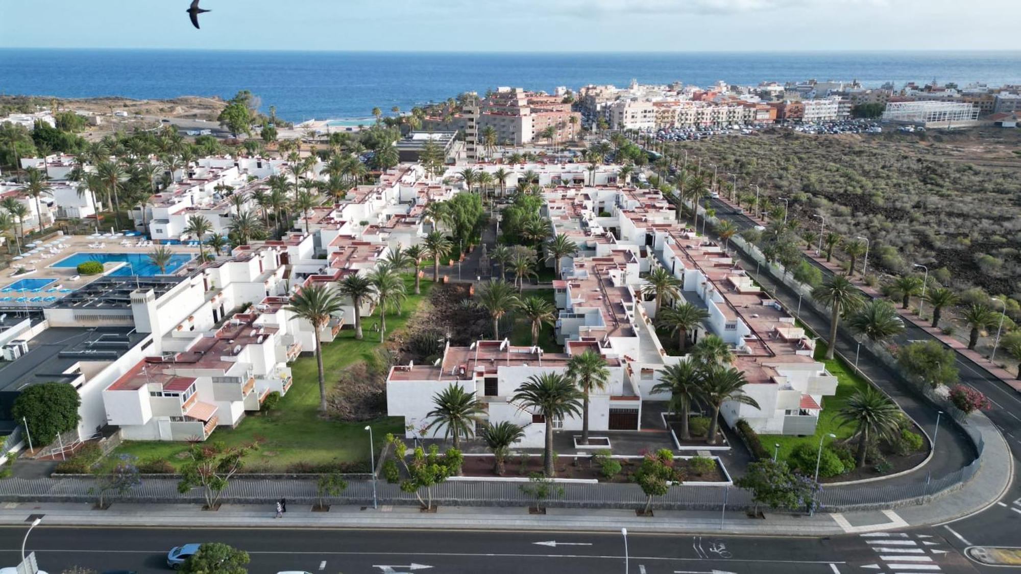 Primavera Tranquil Retreat 2-Bedroom Apartment With Balcony, Garden View & Fiber Wifi Arona  Exterior photo