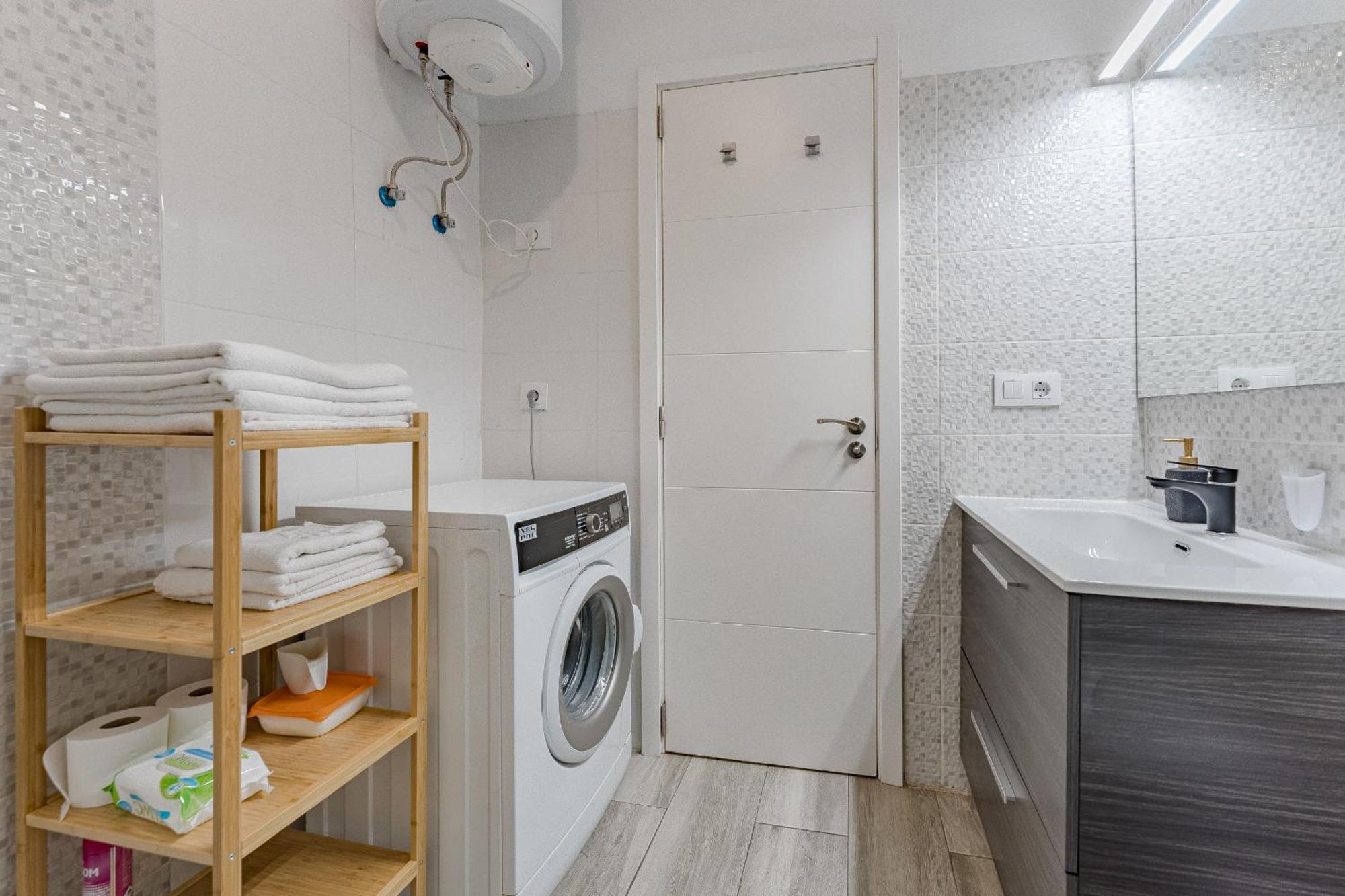 Primavera Tranquil Retreat 2-Bedroom Apartment With Balcony, Garden View & Fiber Wifi Arona  Exterior photo