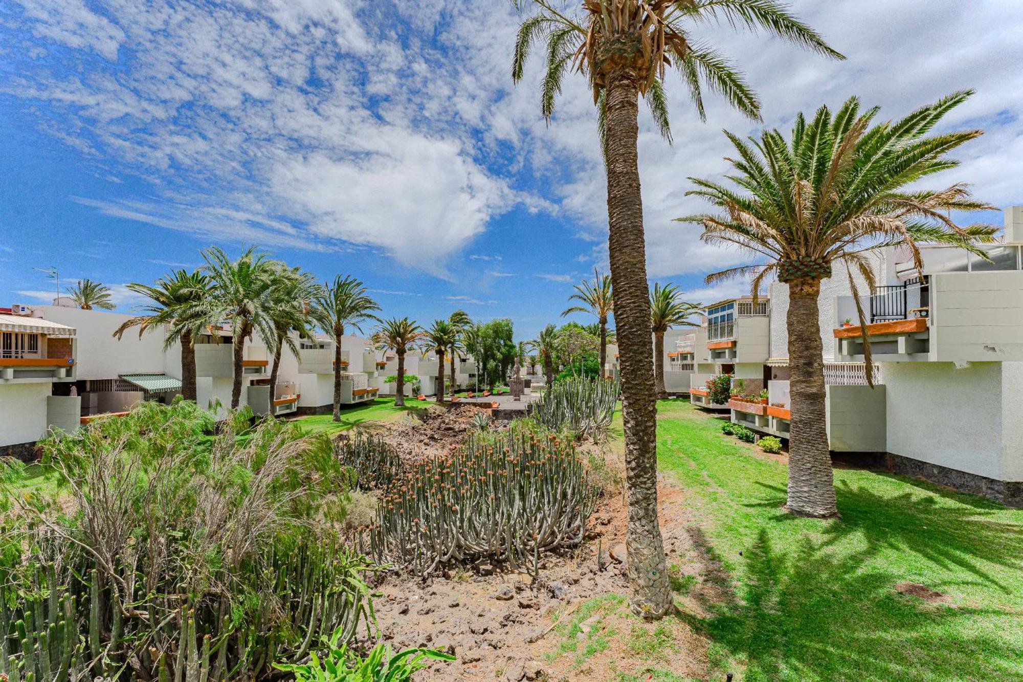 Primavera Tranquil Retreat 2-Bedroom Apartment With Balcony, Garden View & Fiber Wifi Arona  Exterior photo